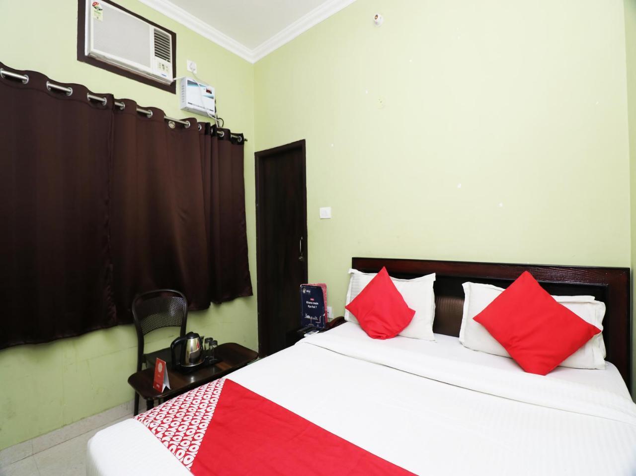 Capital O 11480 Hotel Blue Star Bénarès Extérieur photo