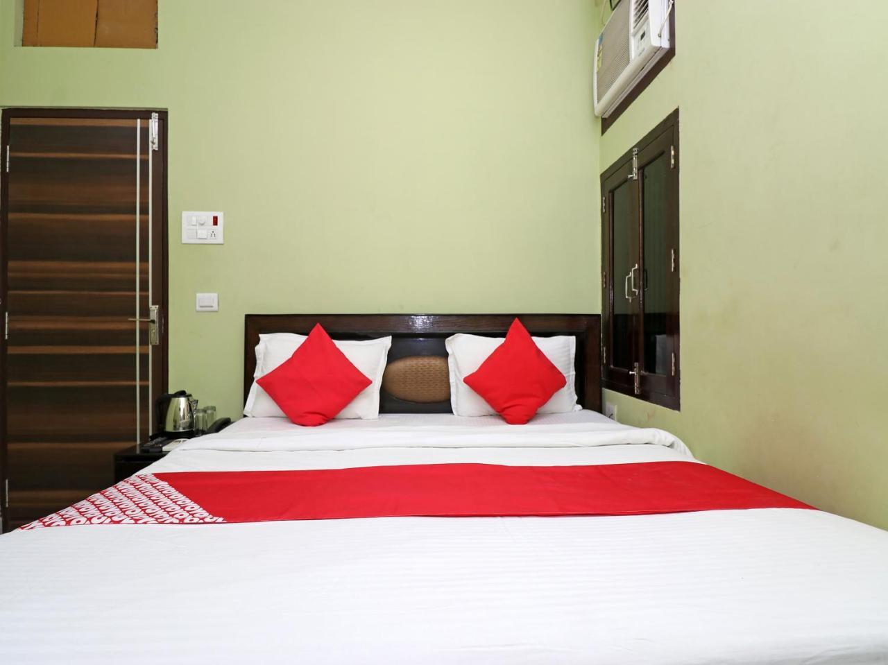 Capital O 11480 Hotel Blue Star Bénarès Extérieur photo